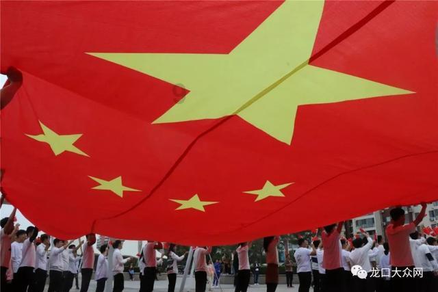《苹果永不落下》发布预告 揭露家庭秘辛