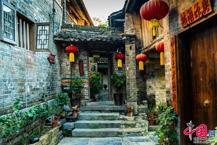 深圳工会到保障房项目工地送温暖