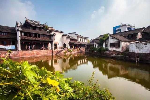 有一块占地25公顷的正方形绿地如果它的边长各延长200米那么绿地的面积增加多少公顷？游戏画面